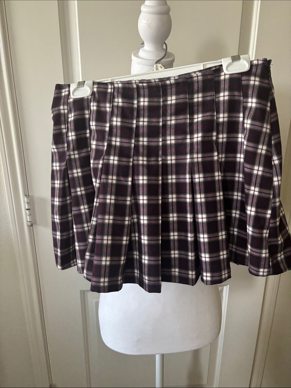 Forever 21 Black and White Plaid Pleated Skater Skirt